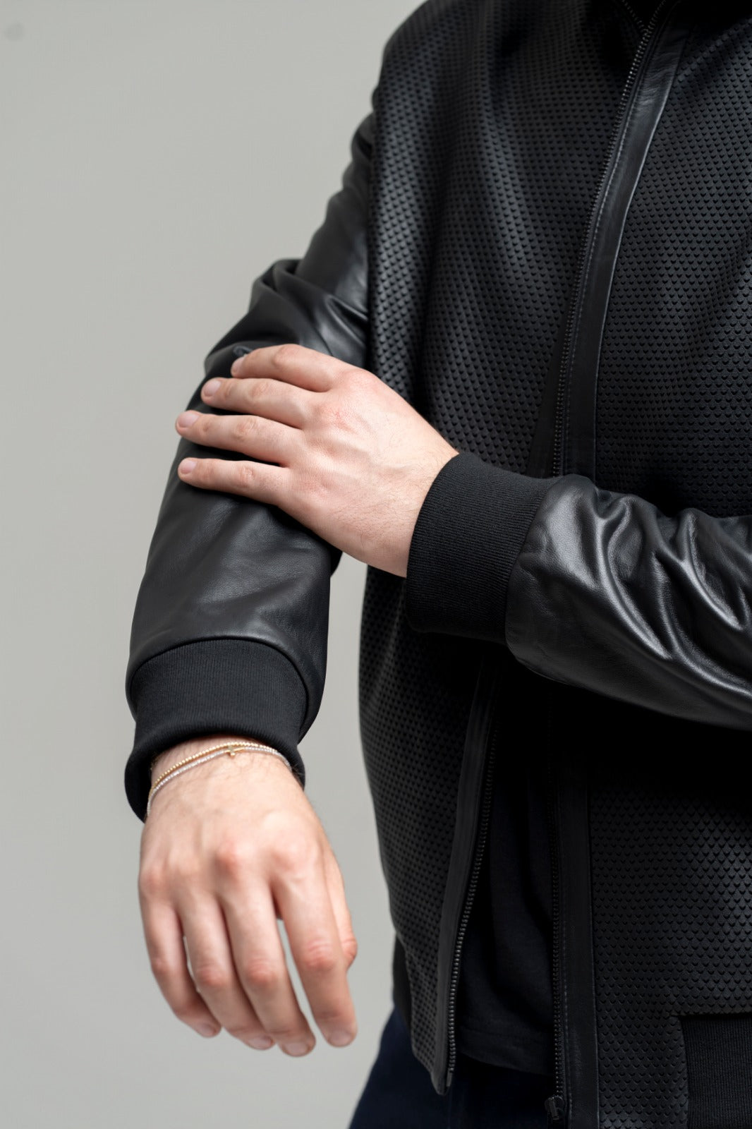 Jachetă Bomber Premium – Piele Naturală de Ovină cu Textură Perforată