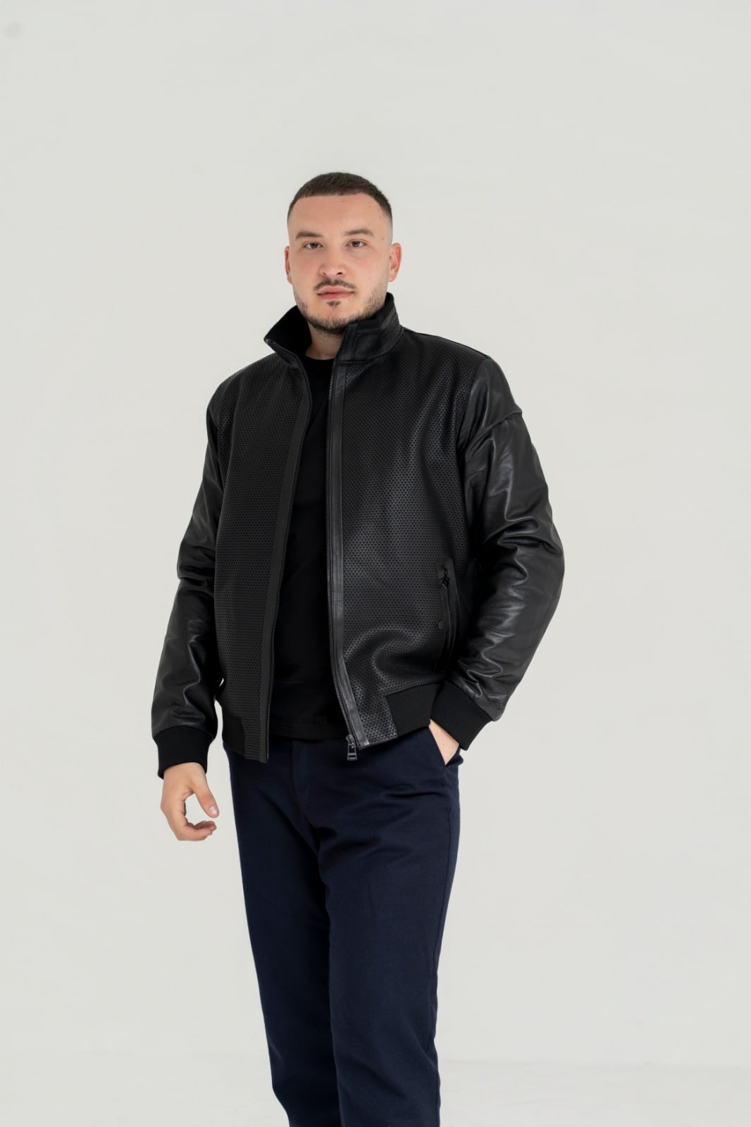 Jachetă Bomber Premium – Piele Naturală de Ovină cu Textură Perforată
