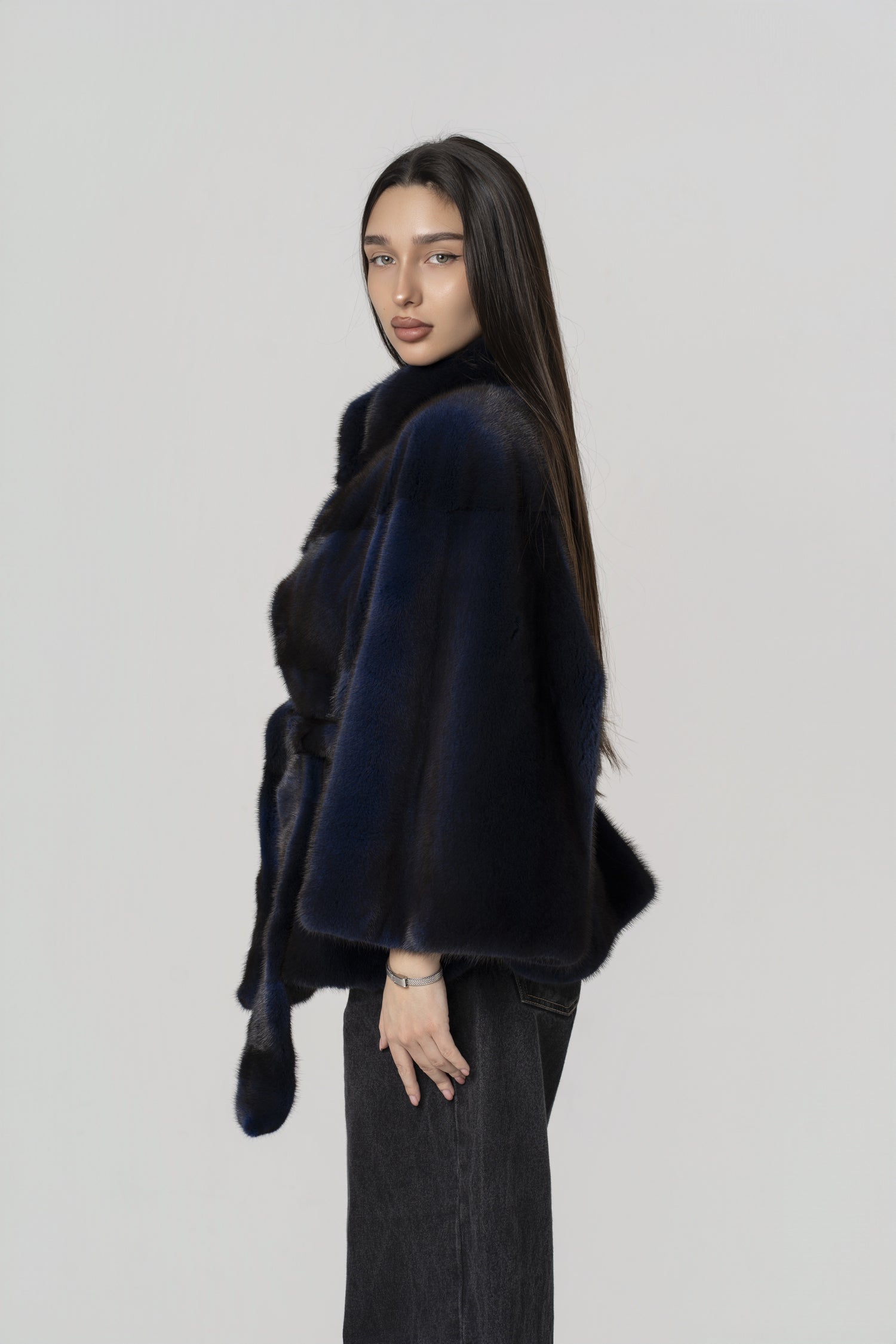 Haină din Blană Naturală de Vizon – Midnight Sapphire