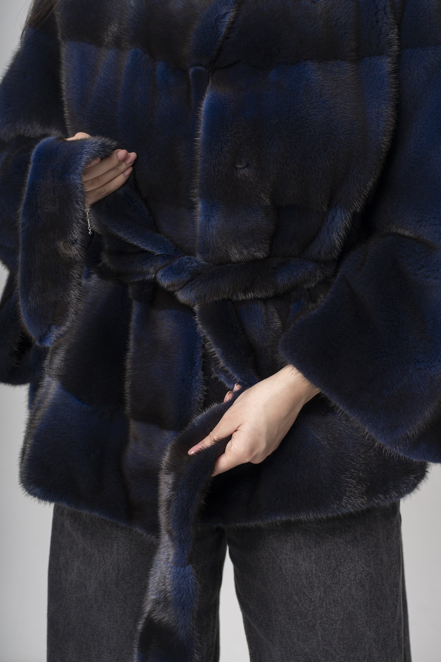 Haină din Blană Naturală de Vizon – Midnight Sapphire