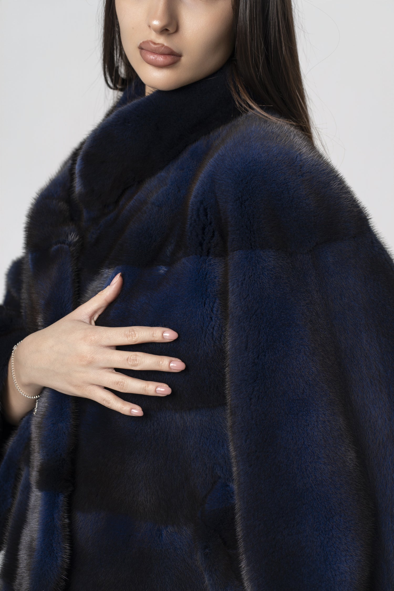Haină din Blană Naturală de Vizon – Midnight Sapphire