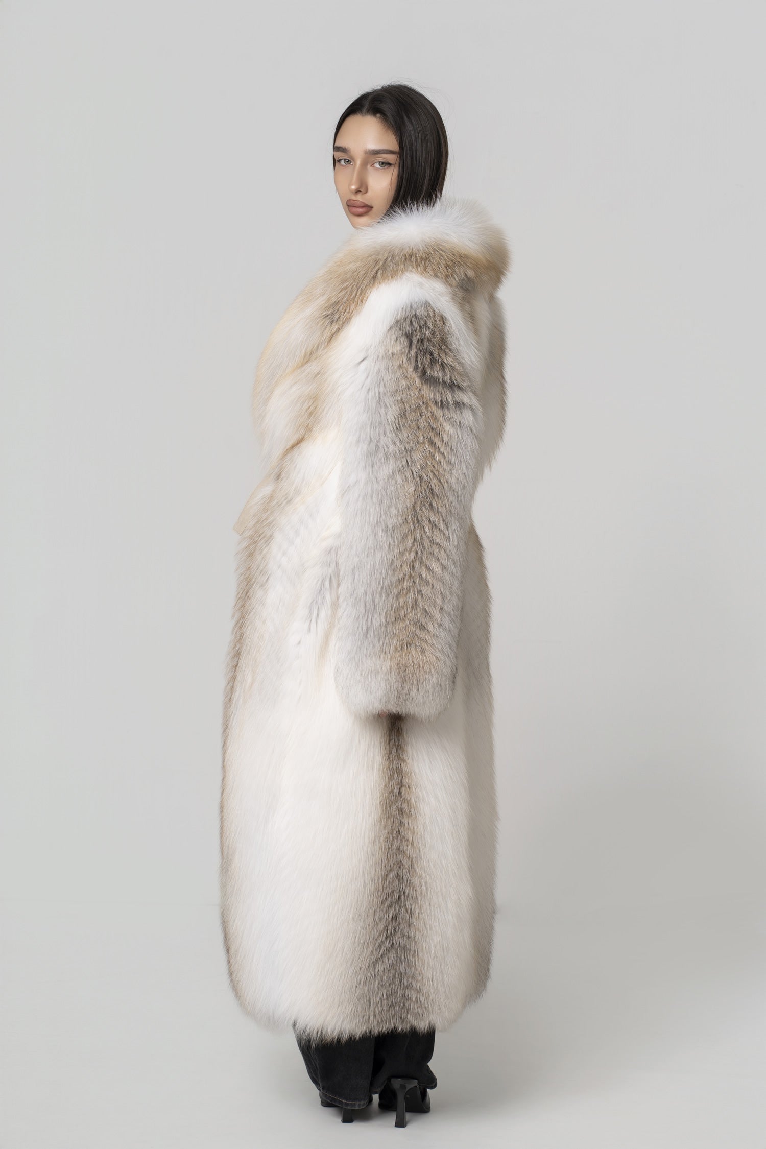 Haină Lungă de Lux din Blană Naturală de Vulpe – Arctic Queen