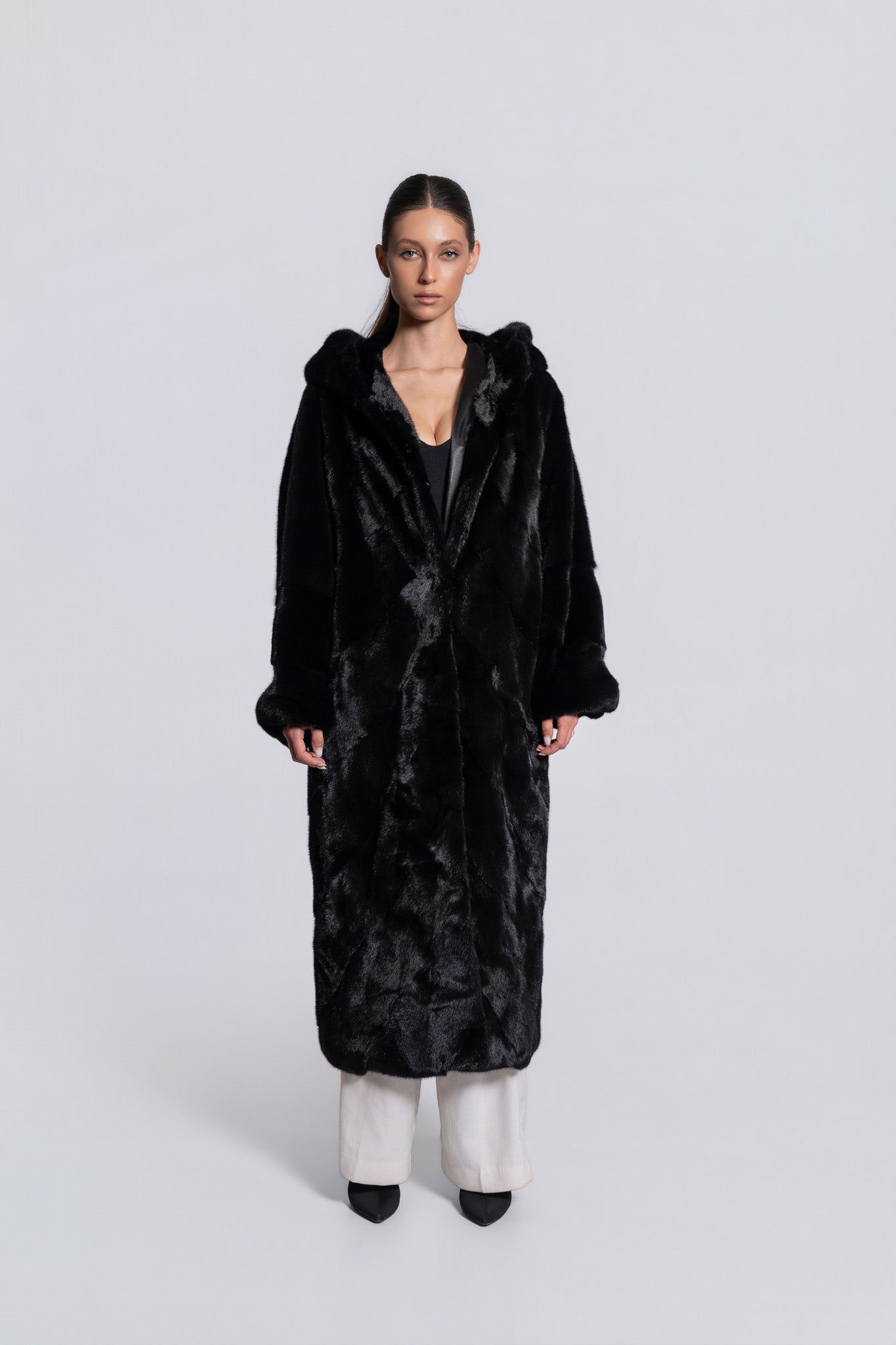 Haină lungă din Blană Naturală de Vizon cu Glugă – Black