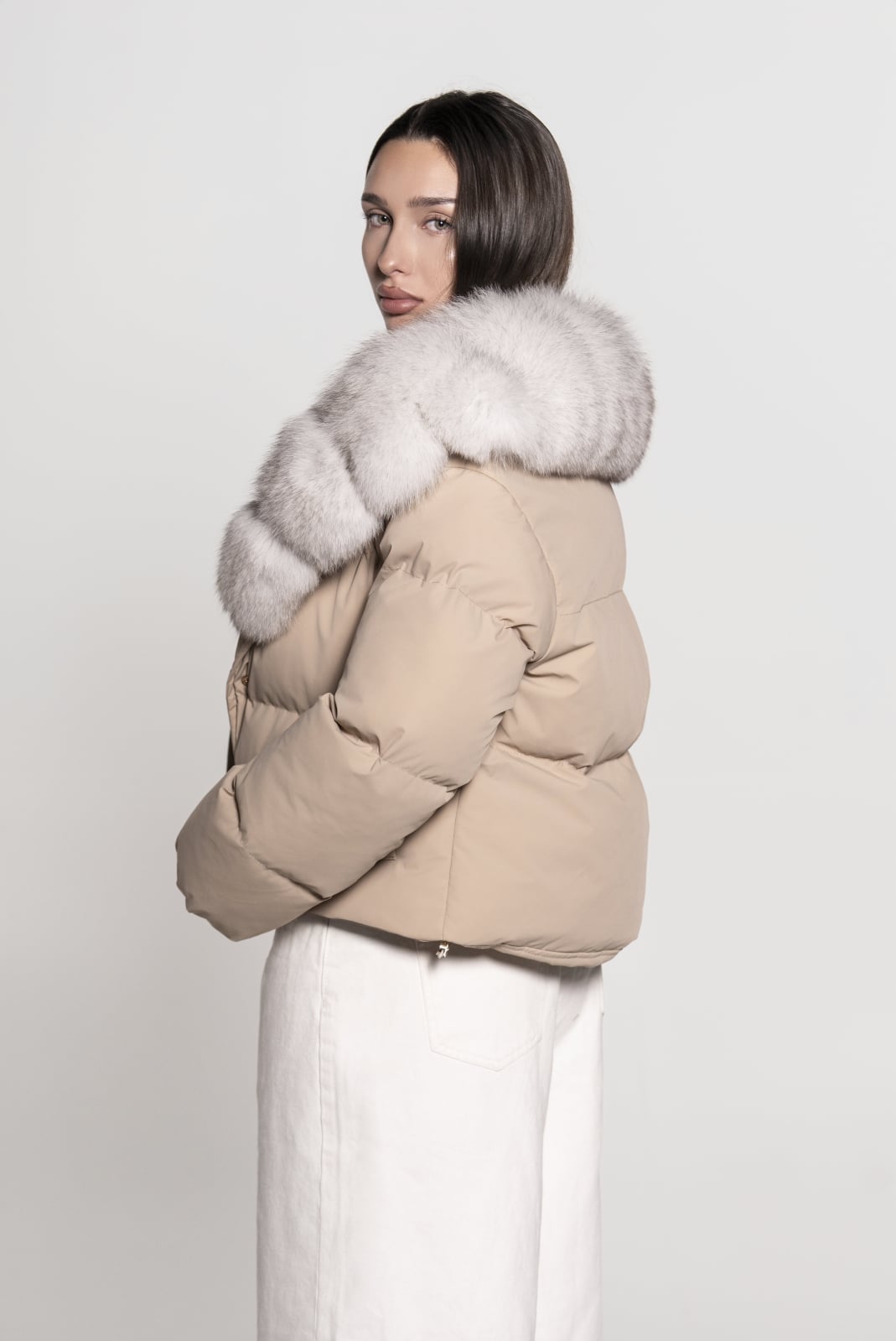 Făs impermeabil accesorizat cu guler din vulpe polar