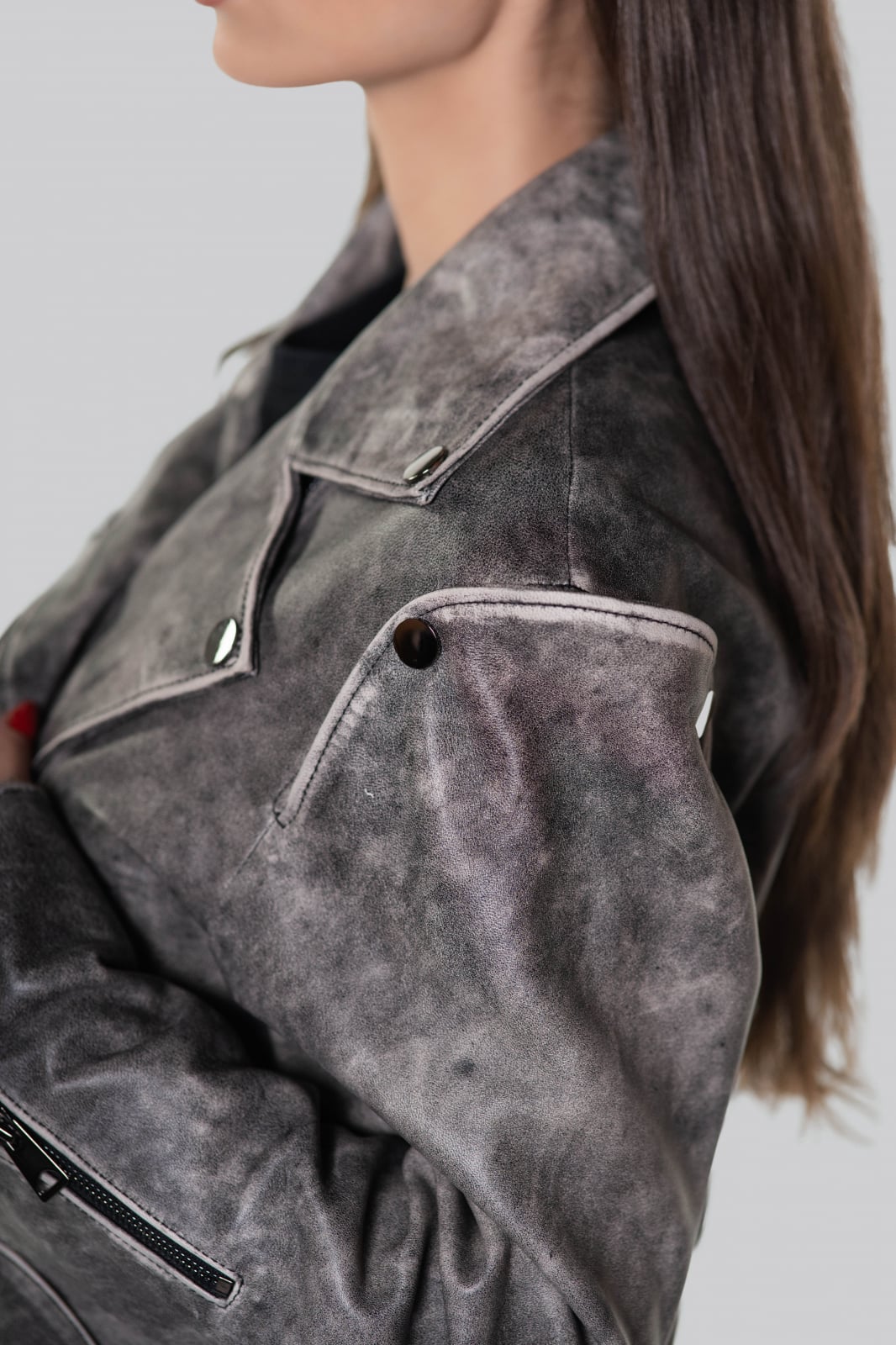 Geaca biker din piele de ovina cu efect de spalare – gri marmorat