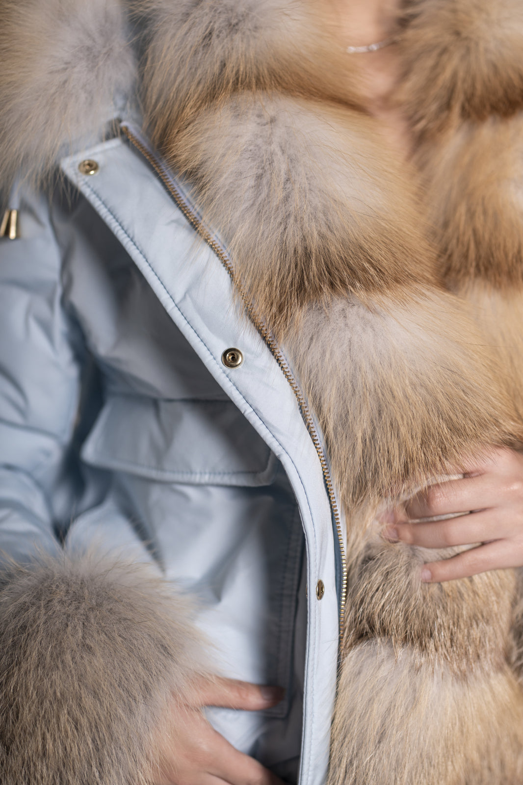 Geacă fas impermeabilă accesorizată cu blană de vulpe gold frost