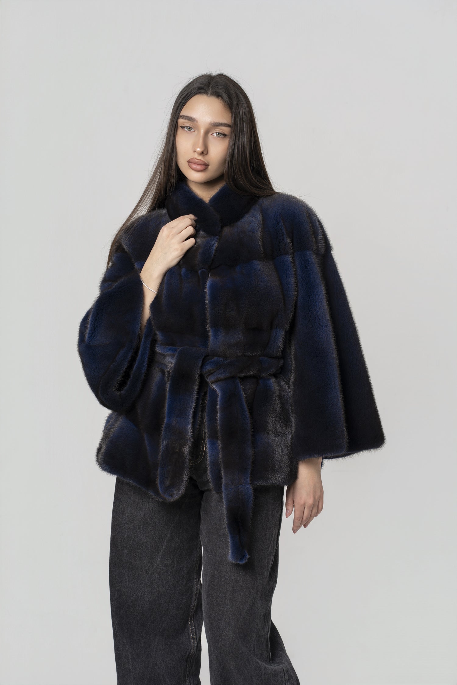Haină din Blană Naturală de Vizon – Midnight Sapphire